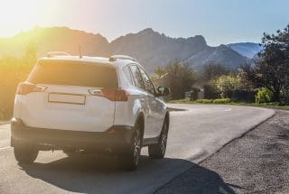 Crossover moves on a bend to the mountains