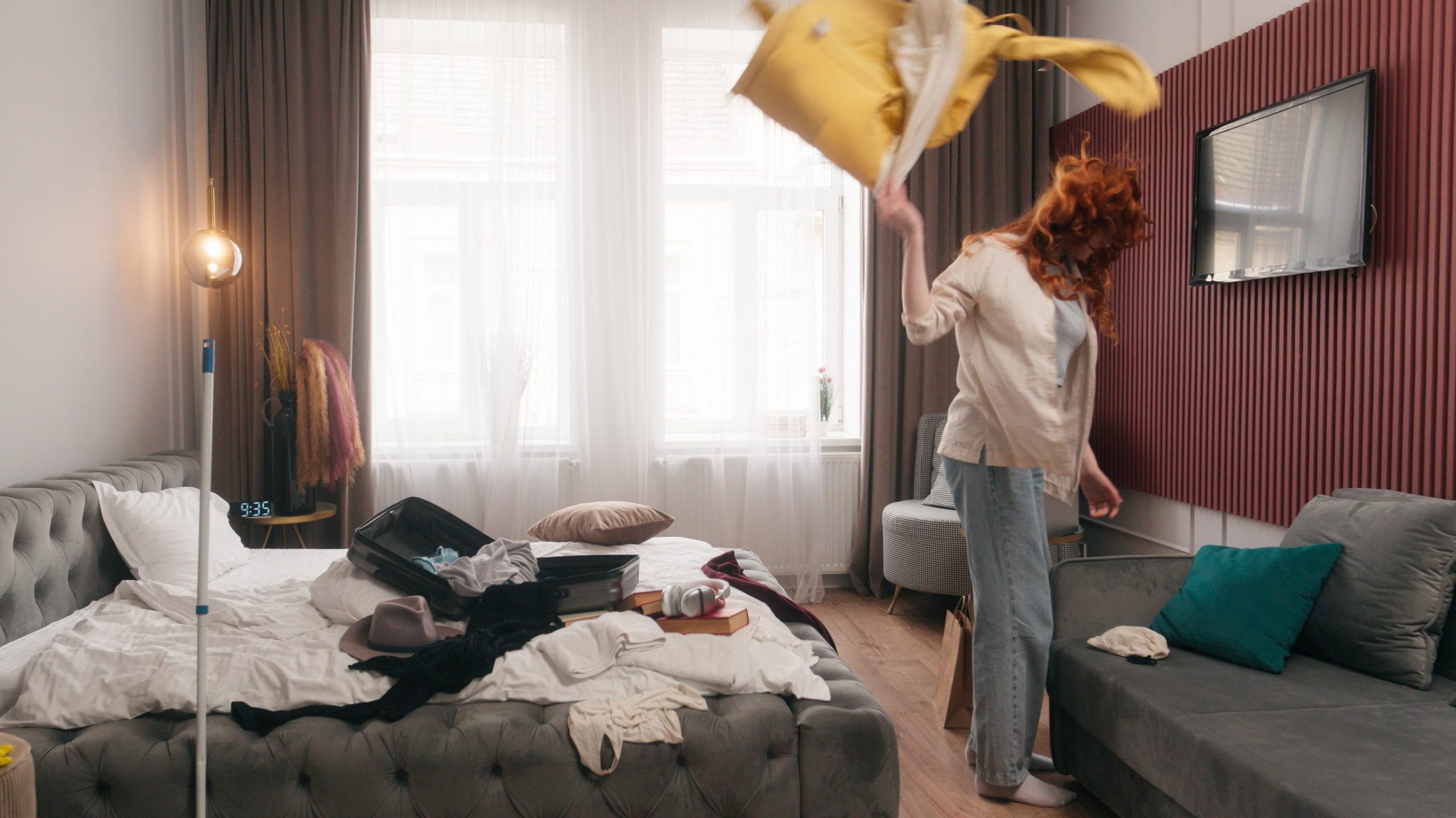 A messy girlfriend, something about herself that she didn't tell her boyfriend before moving in