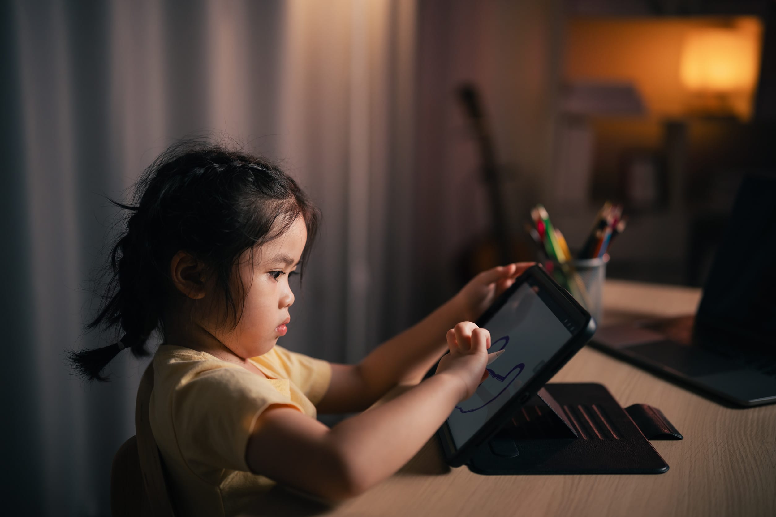 8 Smart Tricks to Balance Screen Time and Outdoor Play Without a Fight