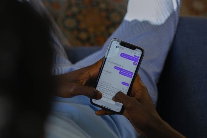 8 Items Guys Should Never Store in Their Phones