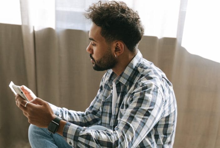 11 Signs a Man Is Turning Into a ‘Performative Male’ Online