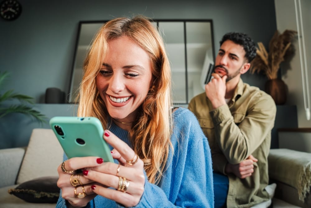 Here Are 10 Relationship Behaviors That Push Partners Away Without Warning
