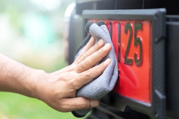 Georgia and Florida Drivers: Muddy License Plates Can Lead to Fines Under Visibility Laws